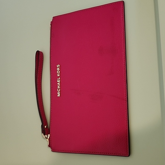 MICHAEL Michael Kors large zip clutch leather in fuschia - Picture 1 of 6